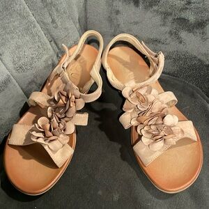 SOUL Naturalizer Tan Floral Sing Comfort Sandals Womens 7.5 Beige Shoes Neutral